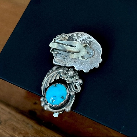 ✨ Vintage Navajo Turquoise Sterling Sliver Clip on Earrings✨ - Picture 2 of 2